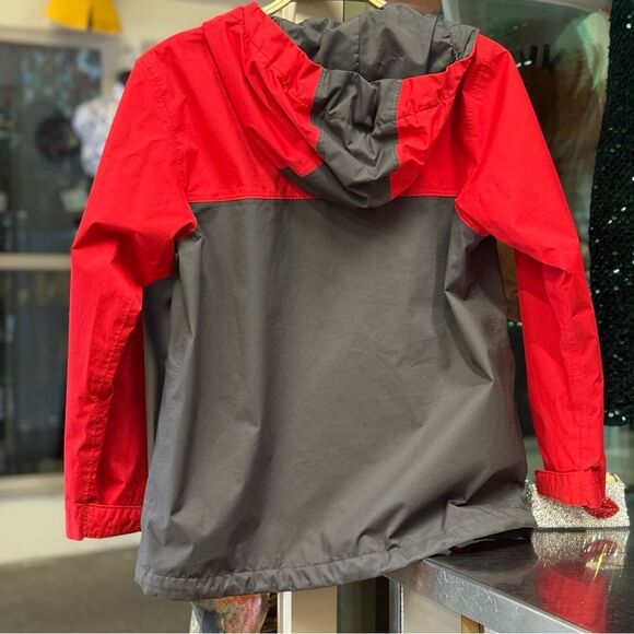 THE NORTH FACE BOYS’ HOODED JACKET – RED & GRAY – SIZE MEDIUM (10/12) - Picture 6 of 17
